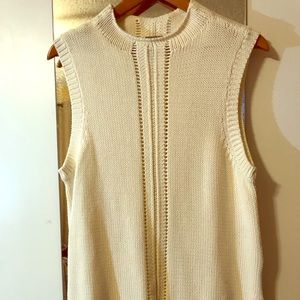 Sleevesless sweater